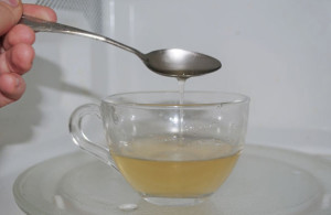 Омолаживающая маска на основе желатина, лимонного сока и меда
