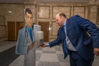 Детский какой-то Алтайское Заксобрание провело карантинную сессию антисептиками столах