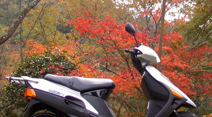 Ремонт скутера Suzuki: где искать запчасти?