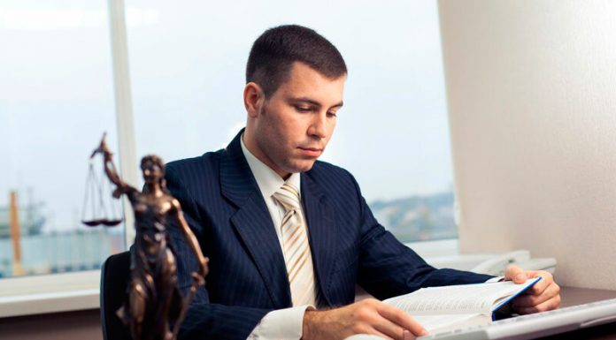 Какую помощь может оказать адвокат физическим и юридическим лицам?