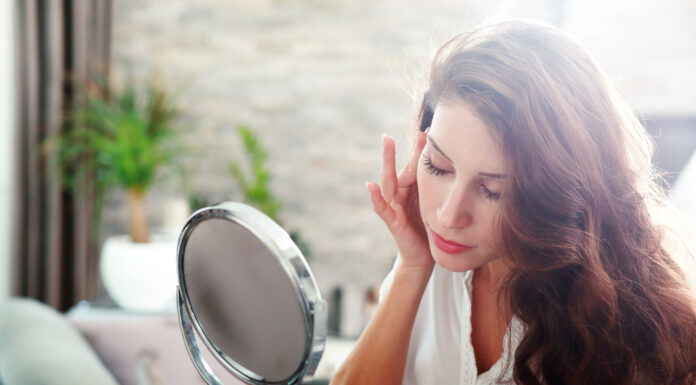 Перманентный макияж: в каких ситуациях женщины задумываются об этой процедуре, зачем он бывает нужен и как поможет в быту